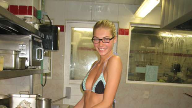 09_jessica-hart_portrait_01.jpg